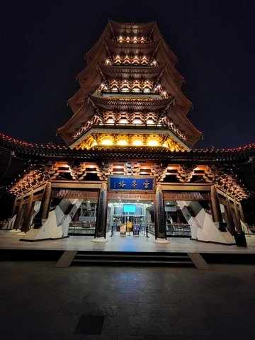 Kevin Huang | Leifeng Pagoda,…